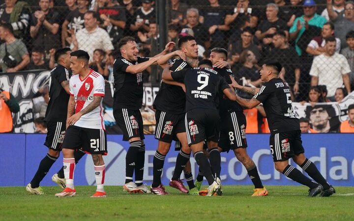 En Junio, Riestra Venció A River Por 2-0 Y Dejó A Demichelis Tocado. (Juano Tesone)