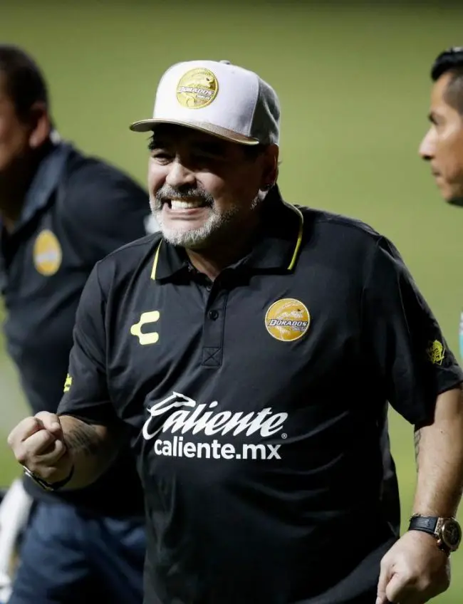 diego-maradona-dorados-dalma