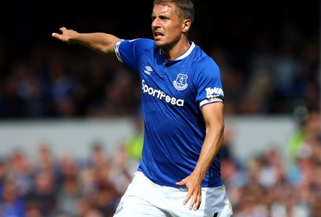 Everton without Jagielka for Saints clash