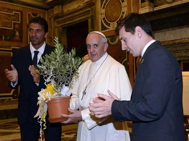 pope-francis-lionel-messi-god-catholic-church-barcelona