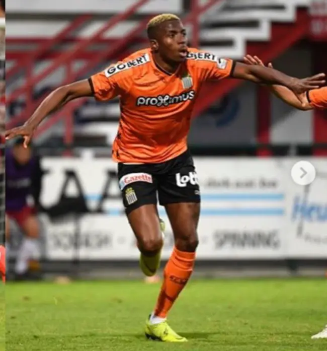 victor-osimhen-sporting-charleroi-belgian-first-division-a-europa-league-play-off-vfl-wolfsburg-southampton