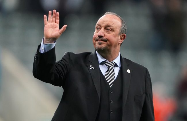 Benitez to continue talks