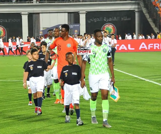 Aliko-dangote-femi-otedola-gernot-rohr-super-eagles-afcon-2019-africa-cup-of-nations-egypt-2019-bafana-bafana