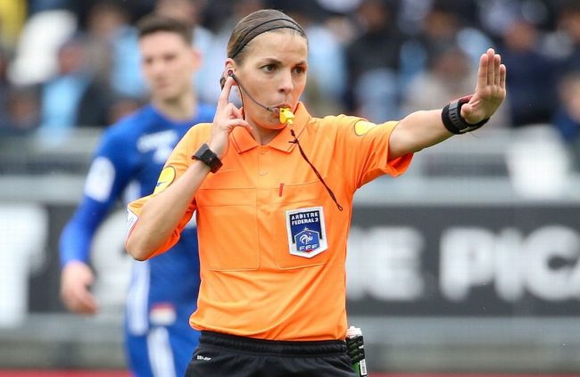 stephanie-frappart-referee-uefa-super-cup-liverpool-vs-chelsea-besiktas-park-istanbul