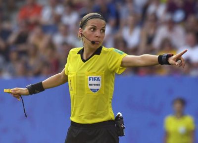 stephanie-frappart-referee-uefa-super-cup-liverpool-vs-chelsea-besiktas-park-istanbul