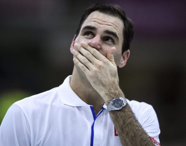 Federer Breaks Down In Tears As Maradana Calls Him The Greatest Tennis Player