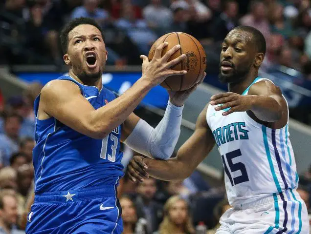 Kemba-Walker-Facing-Mavericks-at-American-Airlines-Center