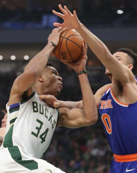 Great-Shooting-Night-For-Giannis-Antetokounmpo-With-37-Points-As-Bucks-Beat-Knicks-128-102-At-Home