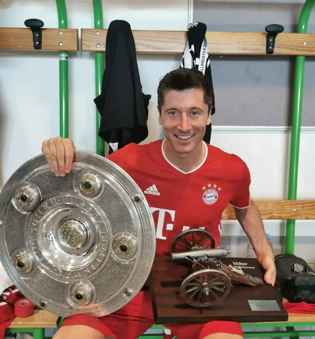 robert-lewandowski-bundesliga-player-of-the-season-hansi-flick-lothar-matthaus