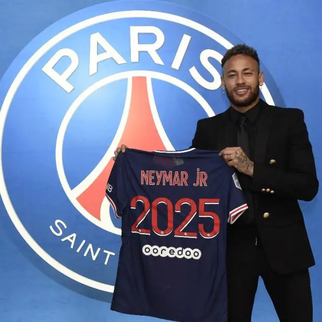 OFFICIAL: Neymar Signs Contract Extension With PSG Until 2025