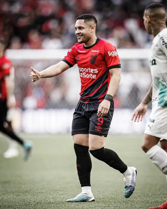 vitor-roque-athletico- paranaense-campeonato-brasileiro-série-a-barcelona-laliga-summer-transfer