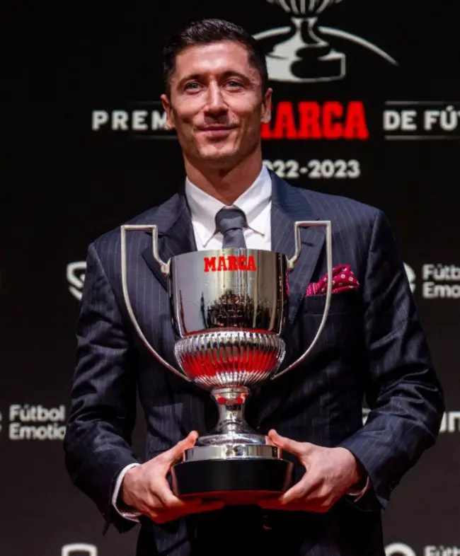 robert-lewandowski-pichichi-laliga-top-scorer-award-jude-bellingham-marc- andre-ter-stegen-pedri